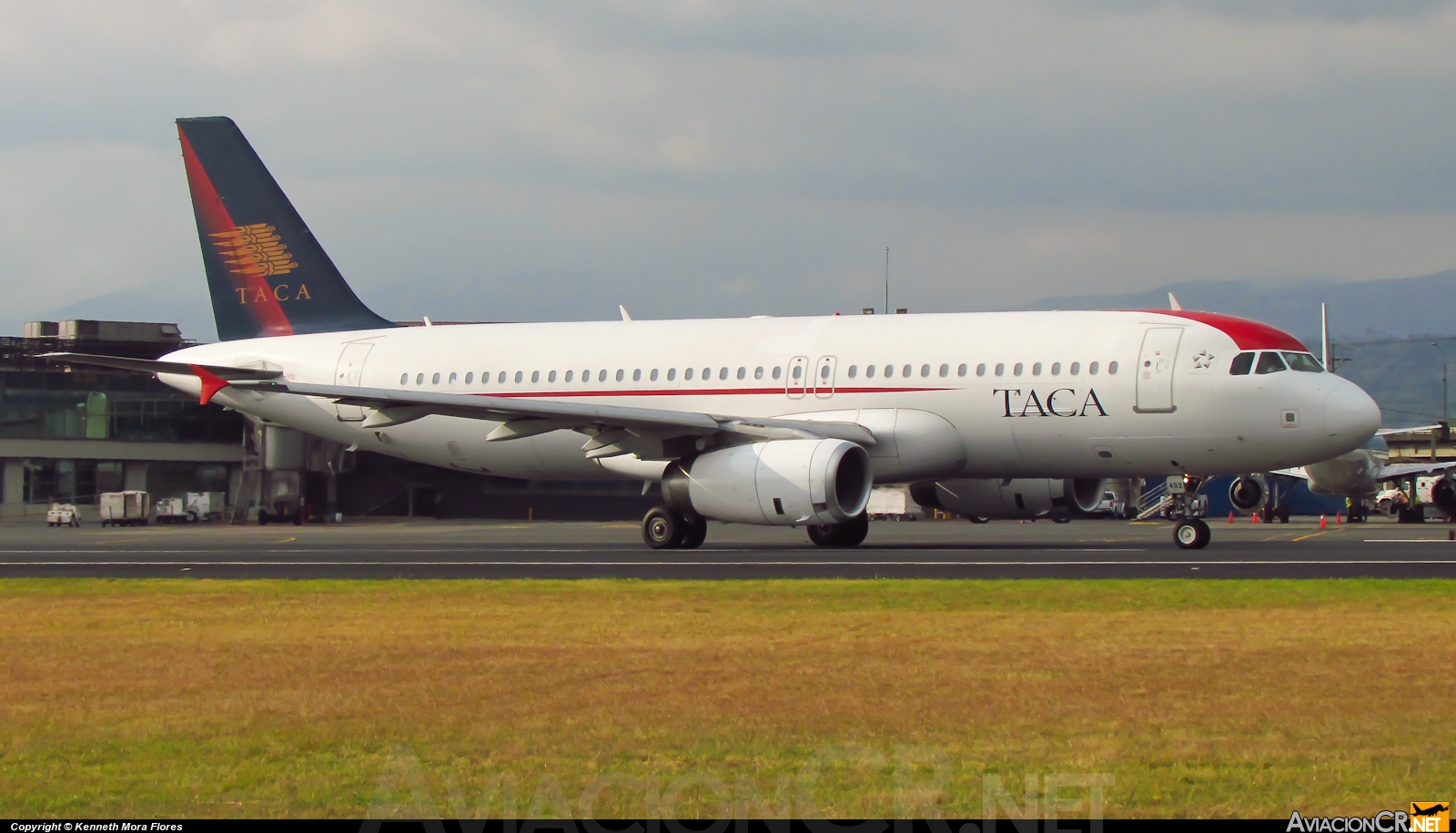 N492TA - Airbus A320-233 - TACA