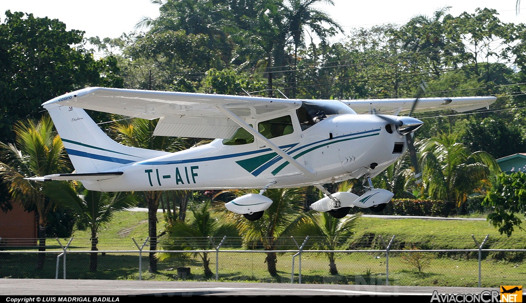TI-AIF - Cessna 182L Skylane - Privado