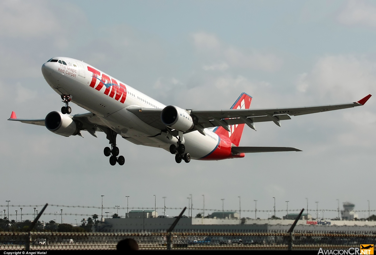 PT-MVL - Airbus A330-203 - TAM