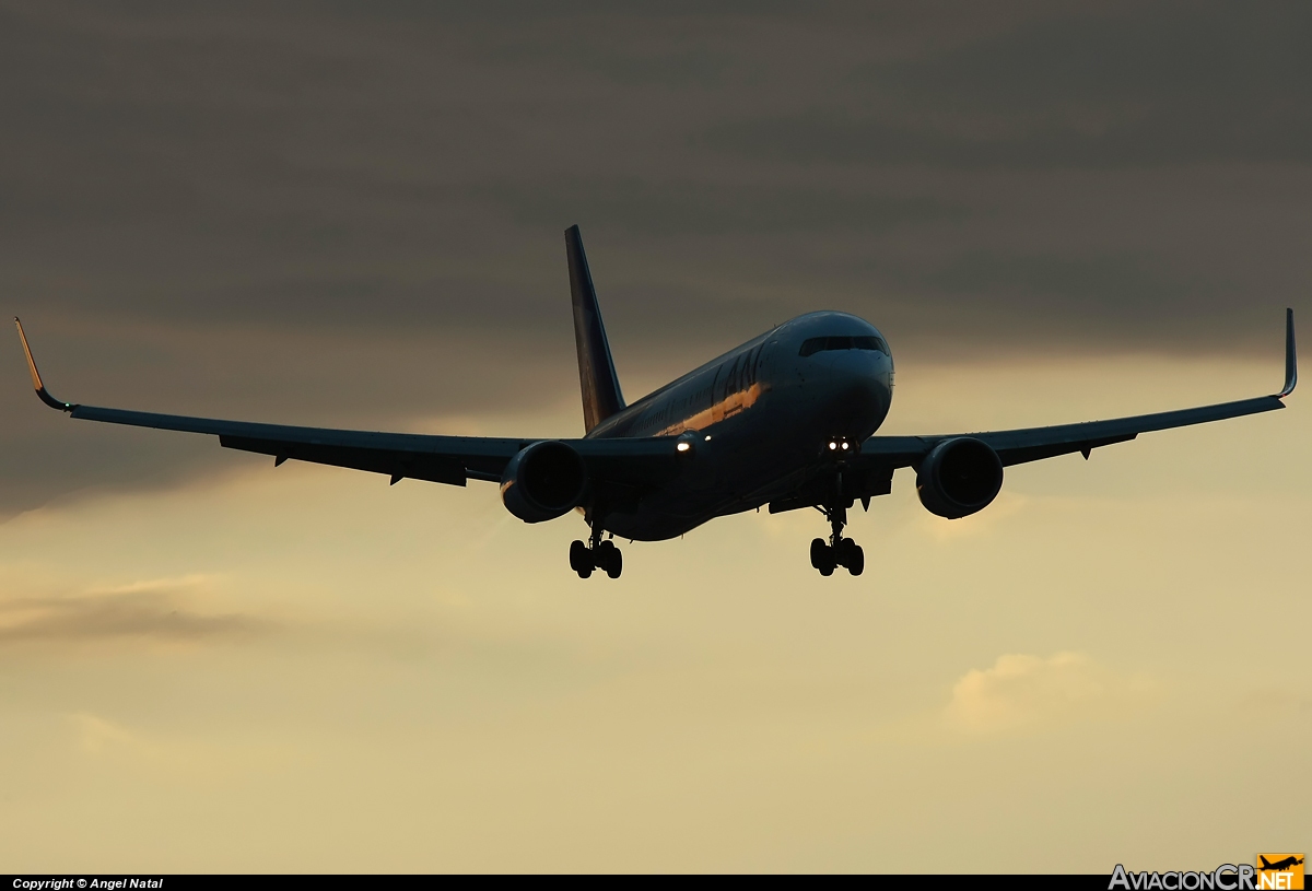 CC-CRG - Boeing 767-375/ER - LAN Chile
