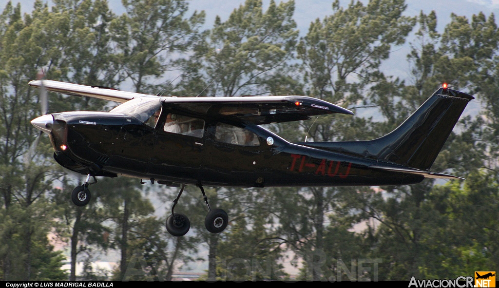 TI-AUJ - Cessna T210N Turbo Centurion II - CarmonAir/ECDEA