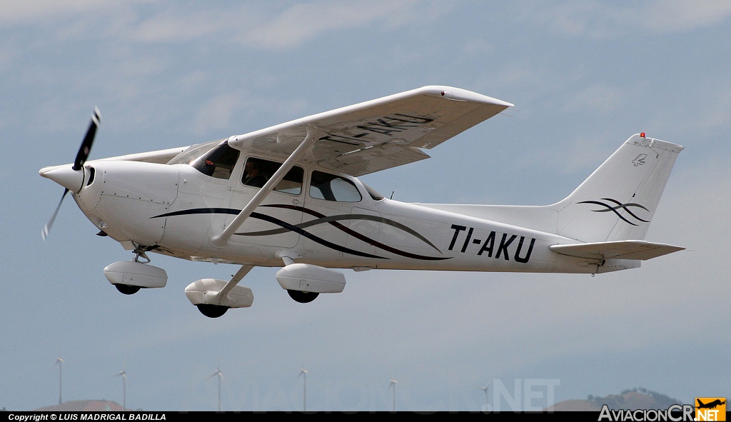TI-AKU - Cessna R172K Hawk XP II - Aerotica Escuela de Aviación