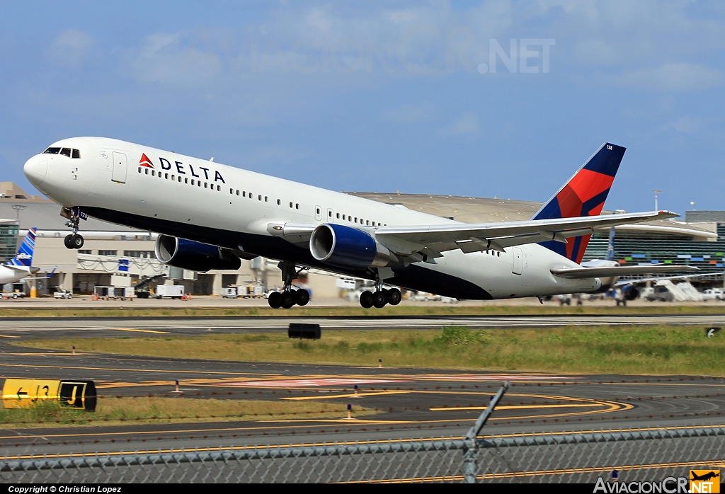 N128DL - Boeing 767-332 - Delta Air Lines