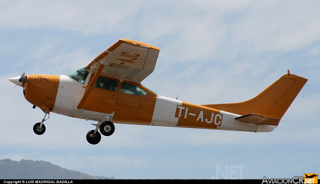 TI-AJC - Cessna 182J Skylane - Privado