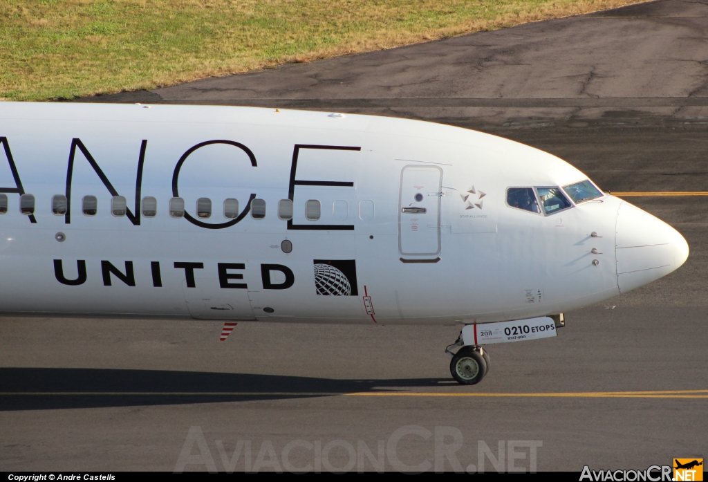 N26210 - Boeing 737-824 - United (Continental Airlines)