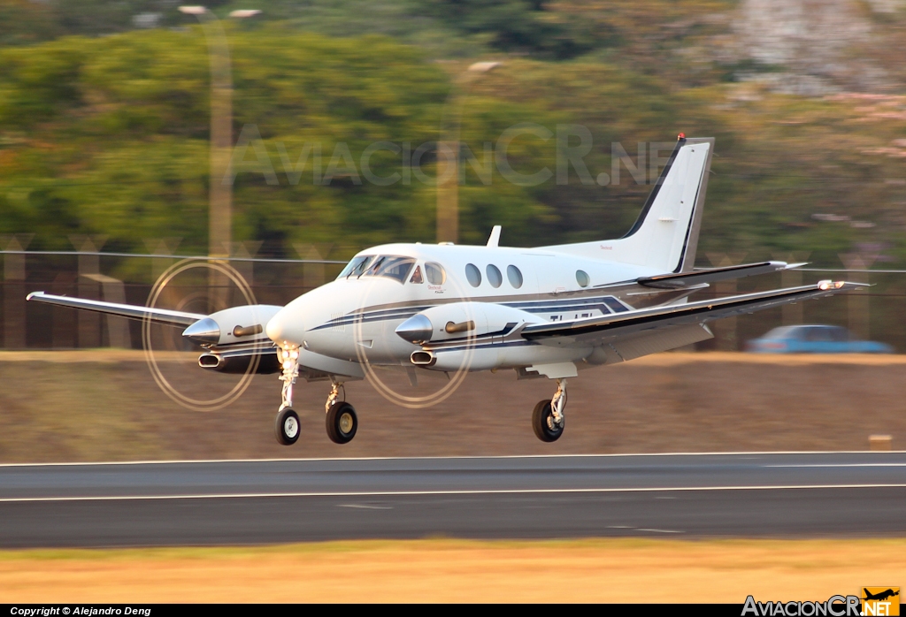 TI-AZI - Beechcraft 90 King Air - Privado