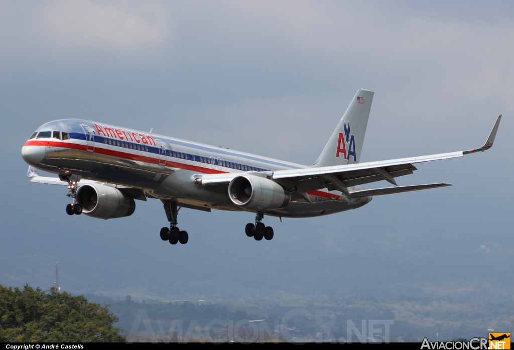 N7667A - Boeing 757-223 - American Airlines