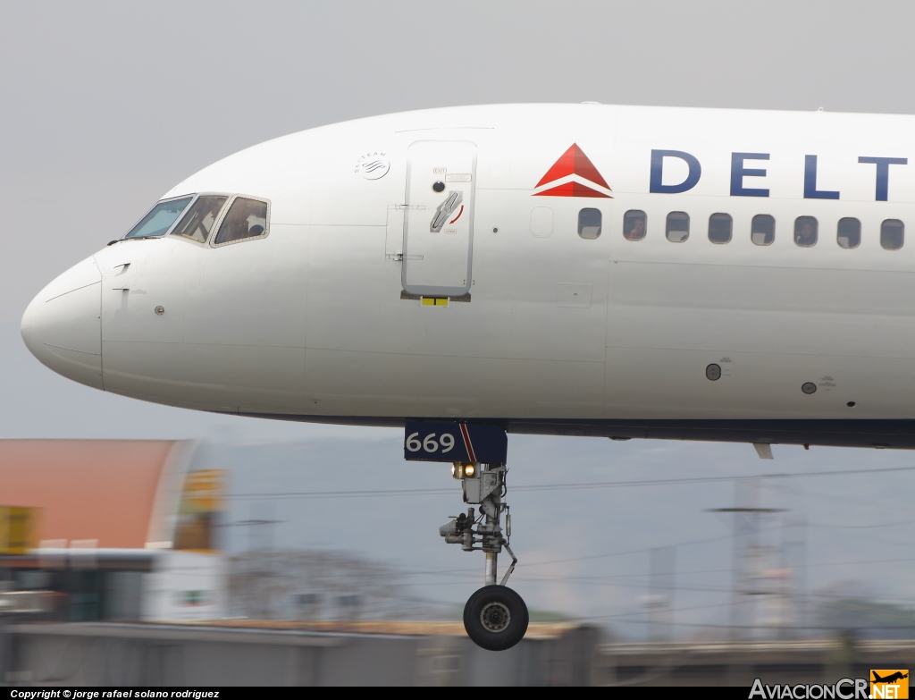 N669DN - Boeing 757-232 - Delta Air Lines