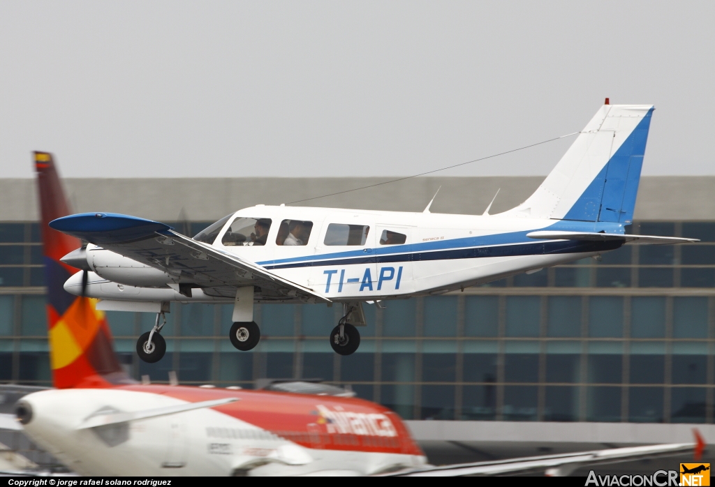 TI-API - Piper PA-34-200T Seneca II - ECDEA - Escuela Costarricense de Aviación