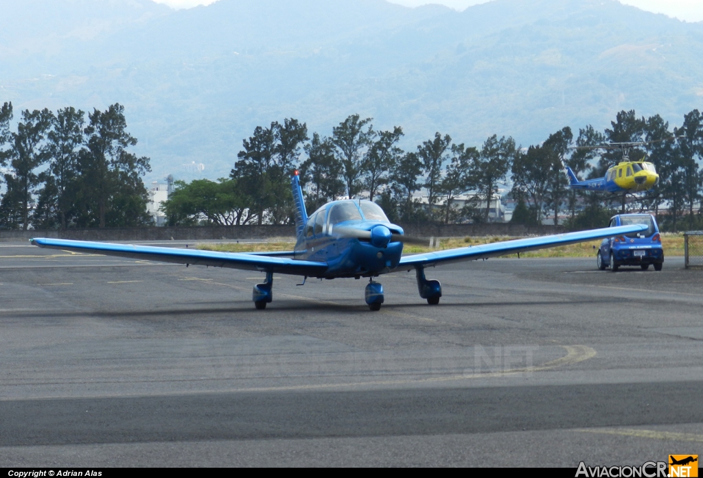 TI-BEZ - Piper PA-28-181 Archer II - CPEA - Escuela de Aviación