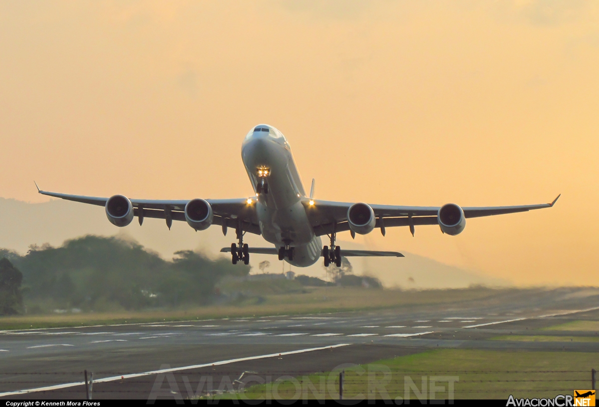 EC-JFX - Airbus A340-642 - Iberia