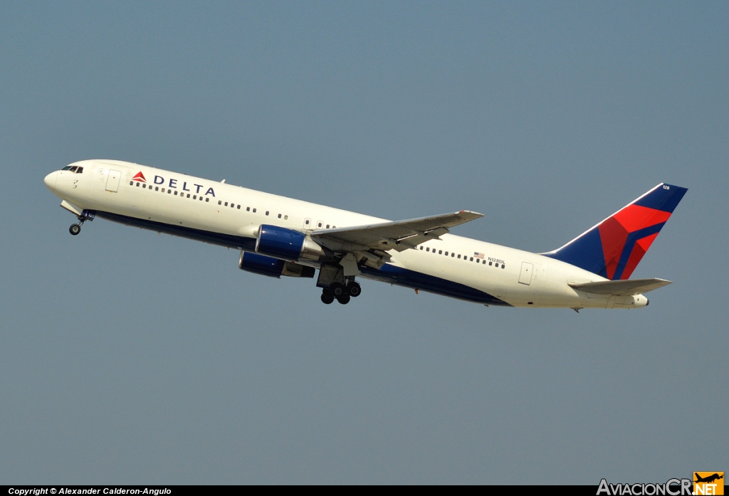 N128DL - Boeing 767-332 - Delta Air Lines