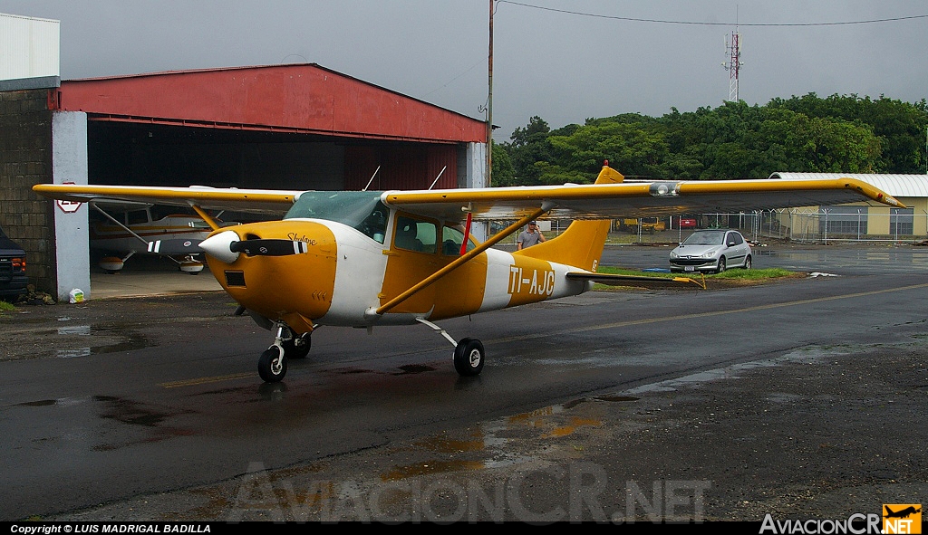 TI-AJC - Cessna 182J Skylane - Privado