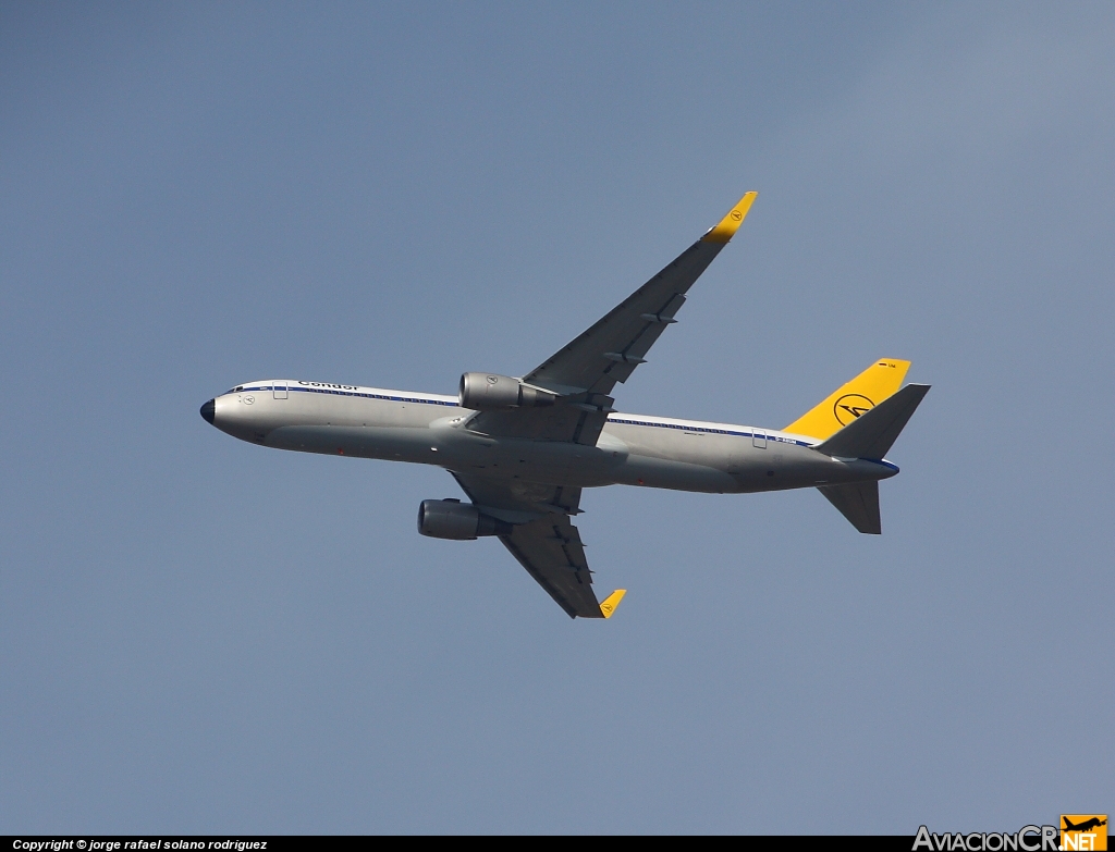 D-ABUM - Boeing 767-31B(ER) - Condor