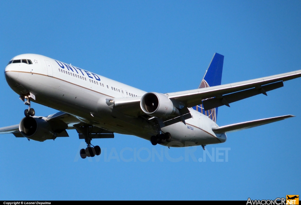 N671UA - Boeing 767-322/ER - United Airlines