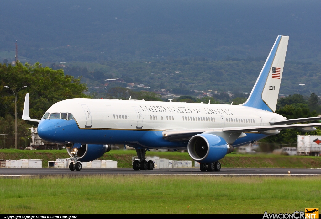 90-0004 - Boeing C-32A - USAF - Fuerza Aerea de EE.UU