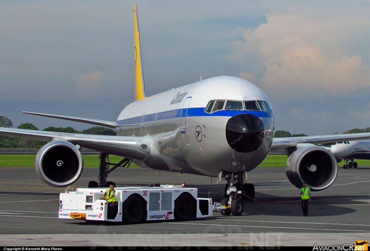 D-ABUM - Boeing 767-31B(ER) - Condor