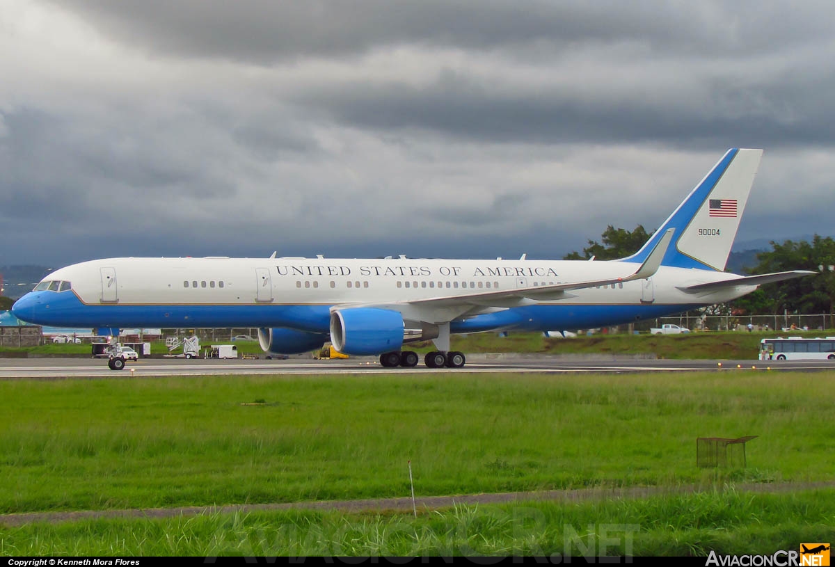 90004 - Boeing C-32A - USAF - Fuerza Aerea de EE.UU