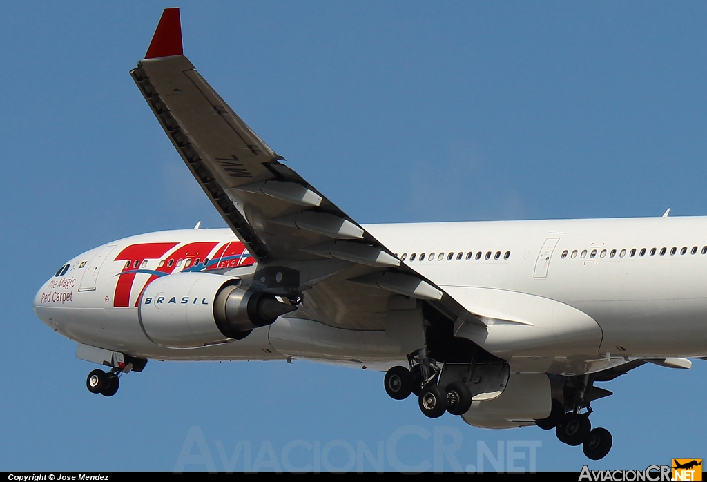 PT-MVL - Airbus A330-203 - TAM