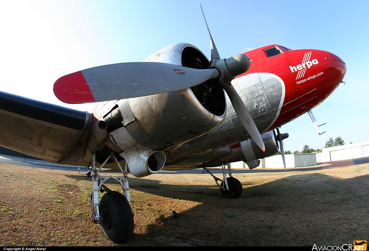 N143D - Douglas DC-3A - Privado