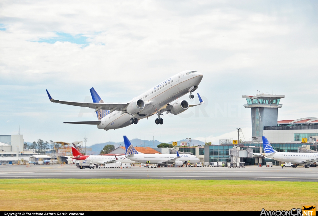 N14250 - Boeing 737-800 - United Airlines