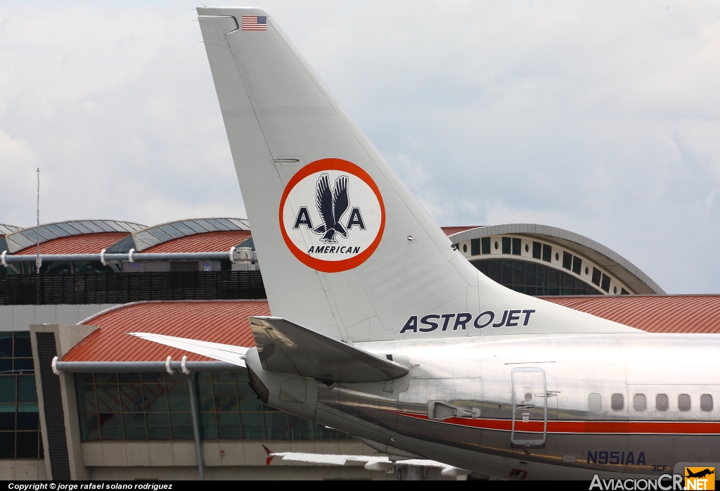 N951AA - Boeing 737-823 - American Airlines