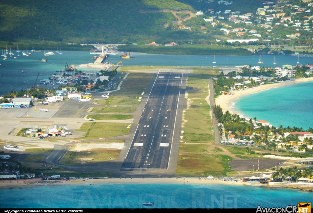 TNCM - Pista de Aterrizaje - Aeropuerto