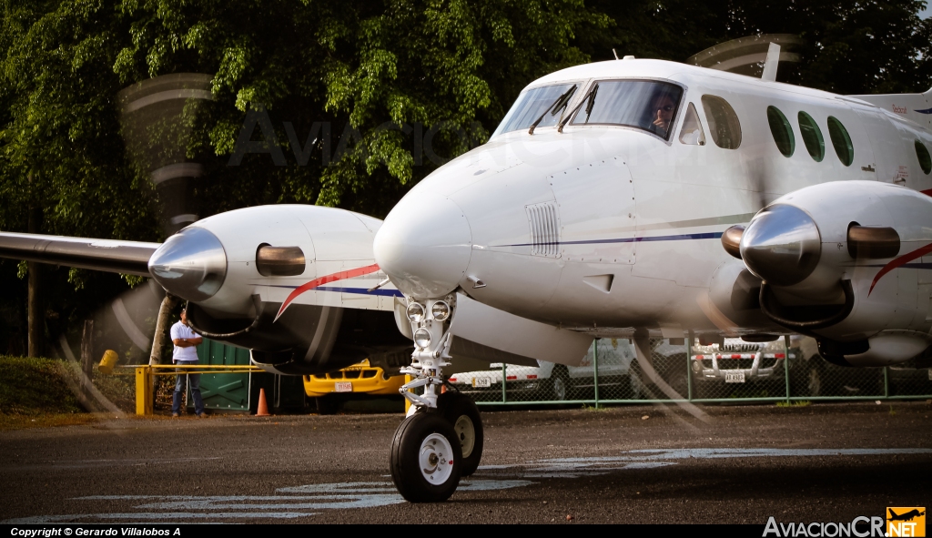 TI-AZO - Beechcraft E90 King Air - Aerobell