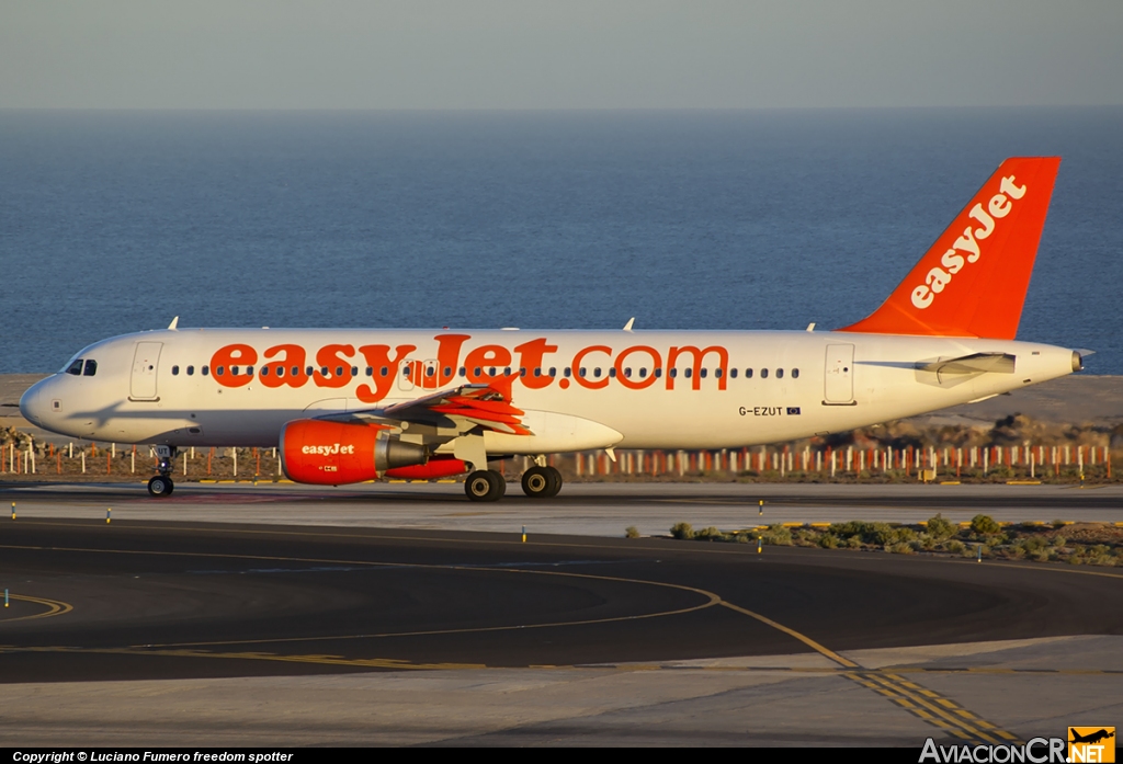 G-EZUT - Airbus A320-214 - EasyJet