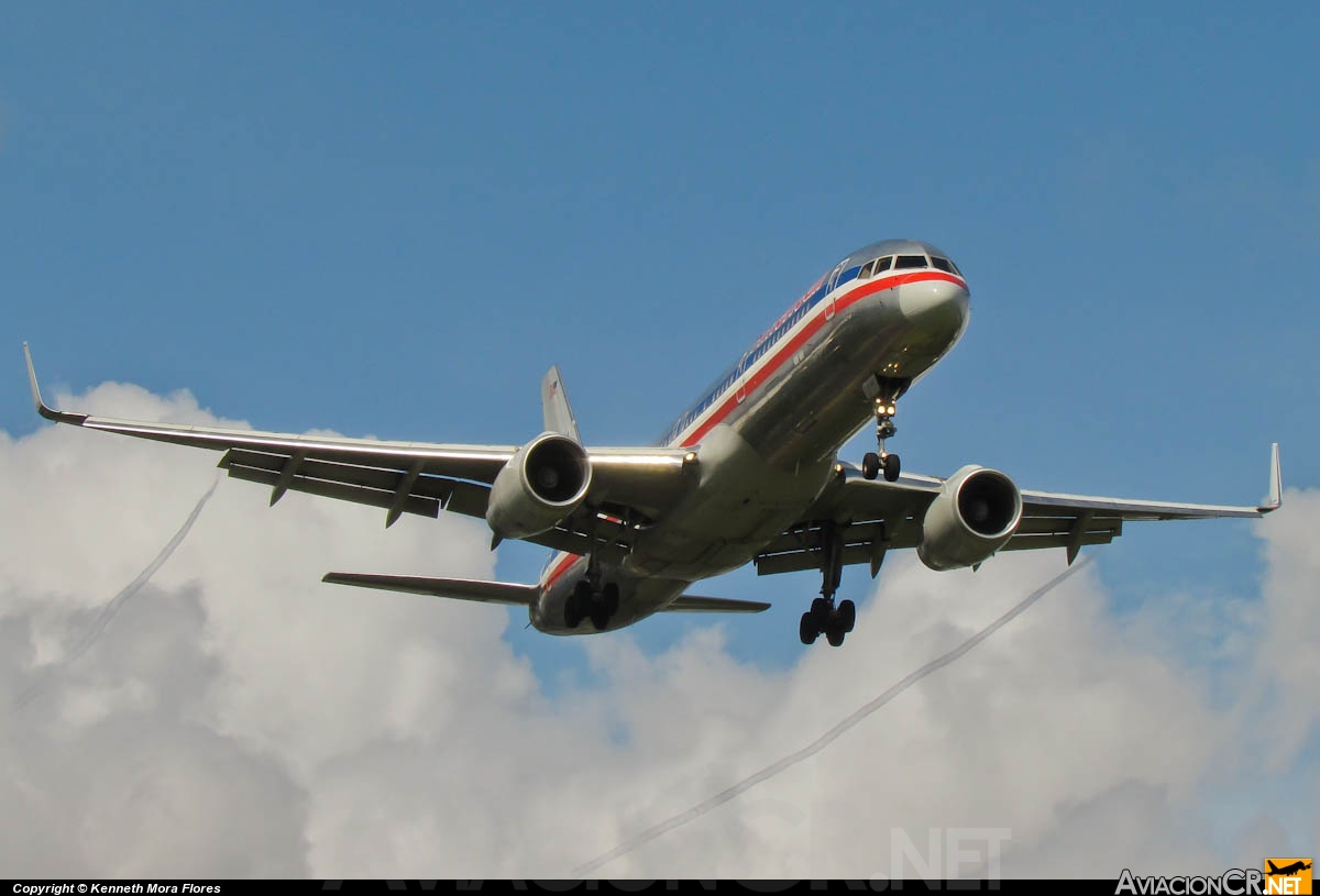 N7667A - Boeing 757-223 - American Airlines