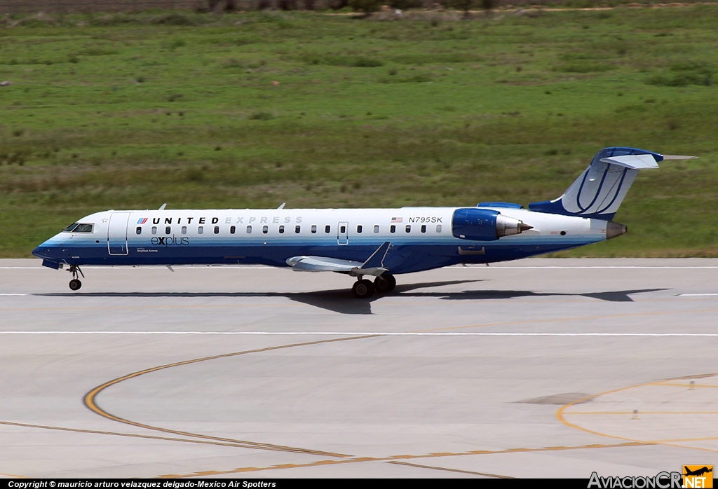 N795SK - Canadair CL-600-2C10 Regional Jet CRJ-702ER - United Express (SkyWest Airlines)