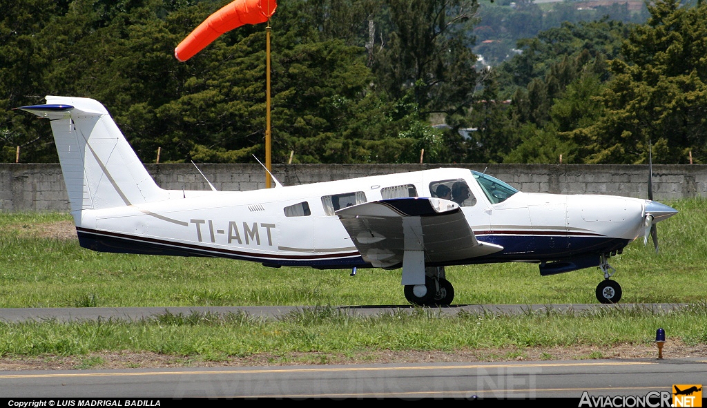 TI-AMT - Piper PA- 32RT-300 Lance II - Privado