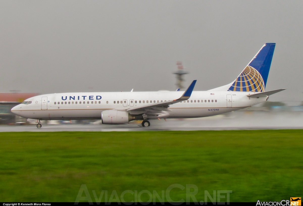 N37290 - Boeing 737-800 - United Airlines