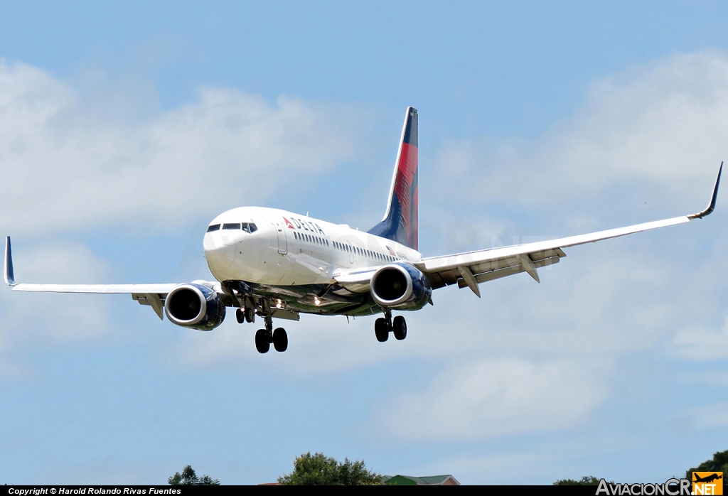 N304DQ - Boeing 737-732 - Delta Air Lines