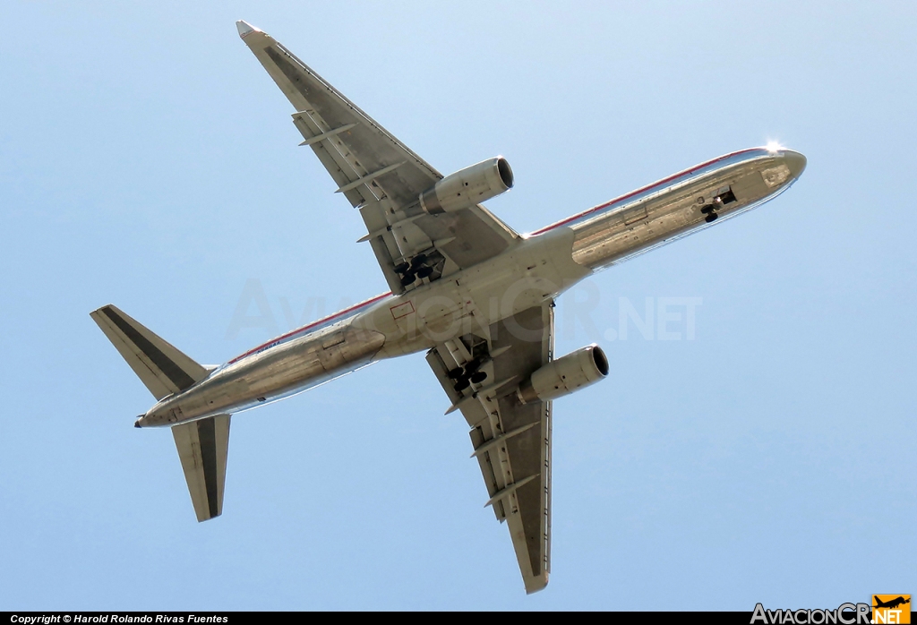 N686AA - Boeing 757-223 - American Airlines
