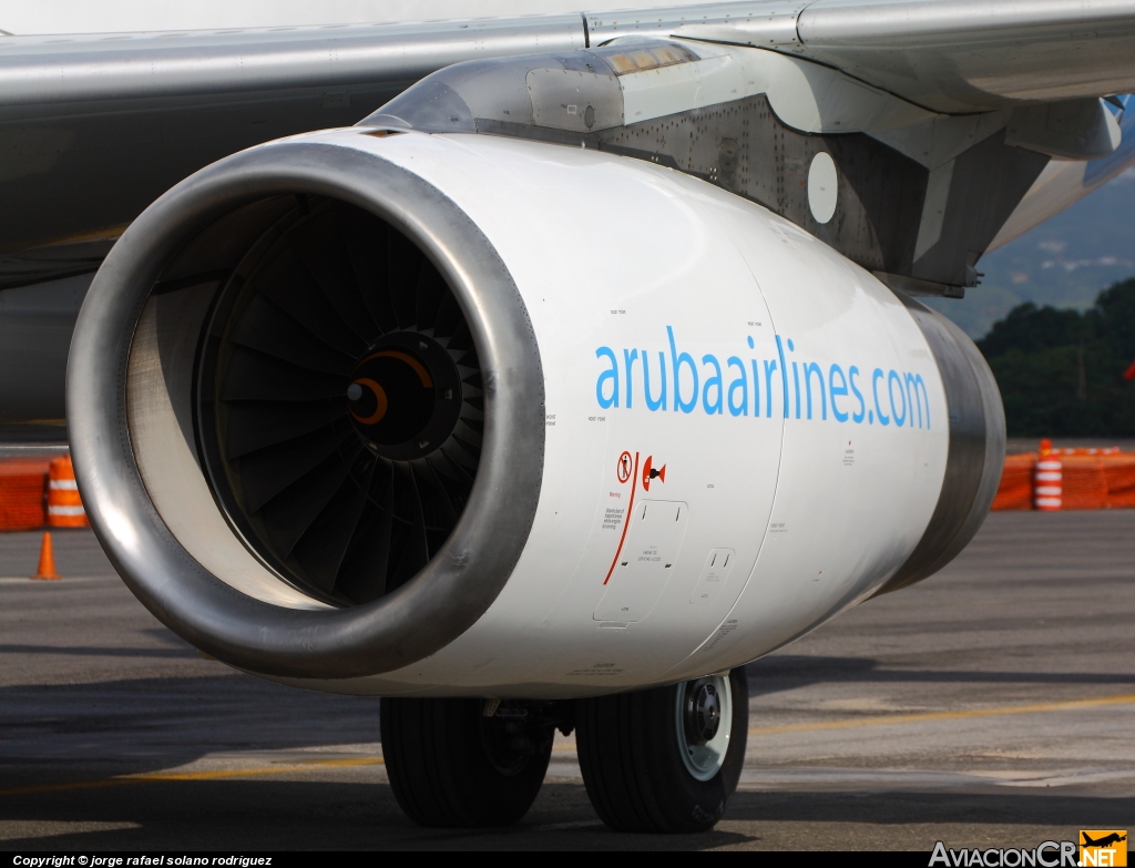 P4-AAA - Airbus A320-232 - Aruba Airlines