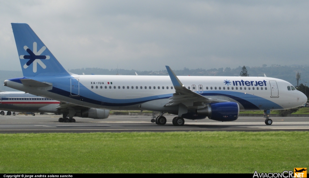 XA-IUA - Airbus A320-214 - Interjet