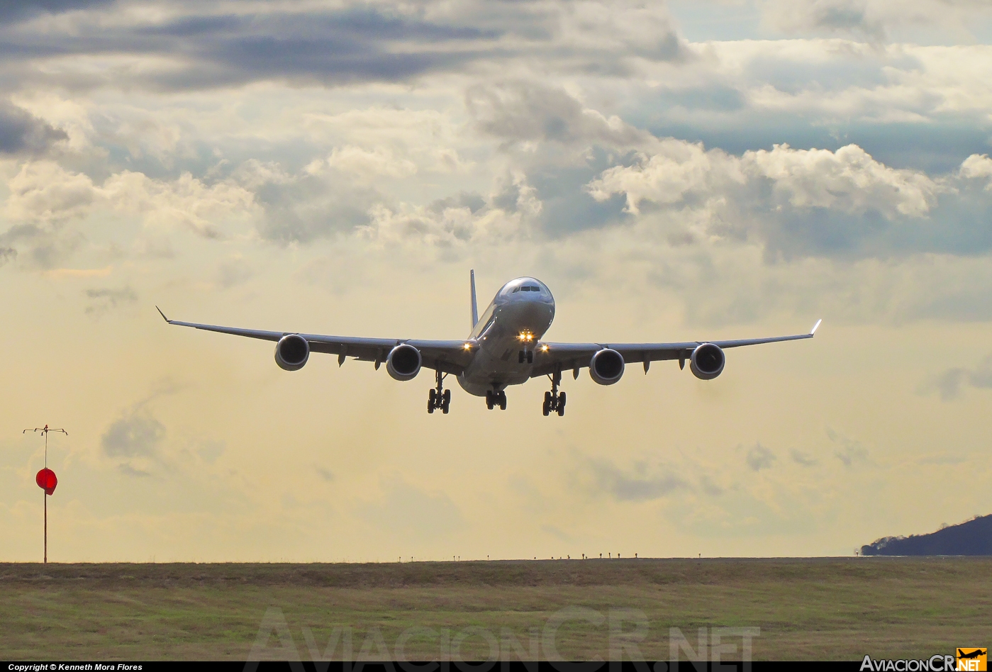 EC-IQR - Airbus A340-642 - Iberia