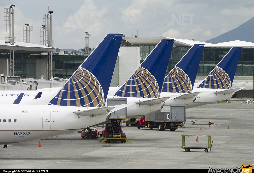 N37267 - Boeing 737-824 - United Airlines