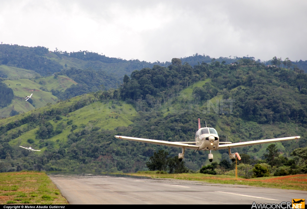 TI-BEV - Piper PA-28-180 Cherokee Archer - Aerotica Escuela de Aviación