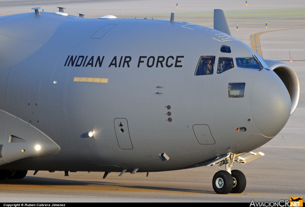 CB-8003 - Boeing C-17 Globemaster III (Genérico) - Fuerza Aerea-India