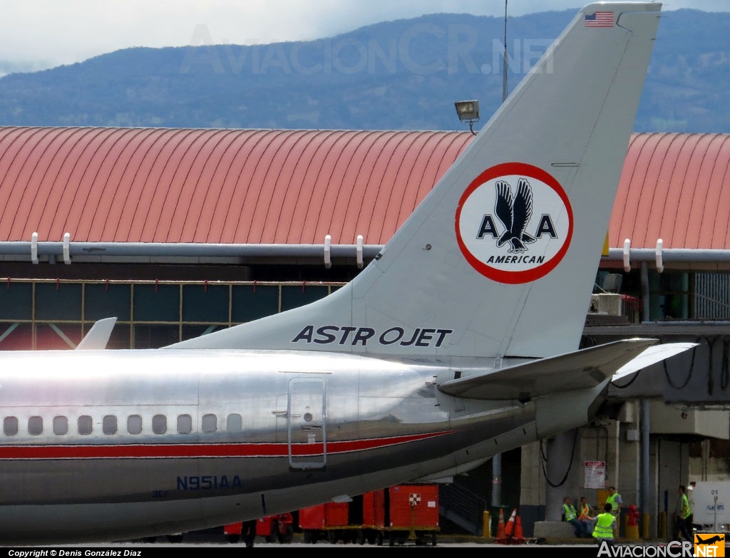 N951AA - Boeing 737-823 - American Airlines