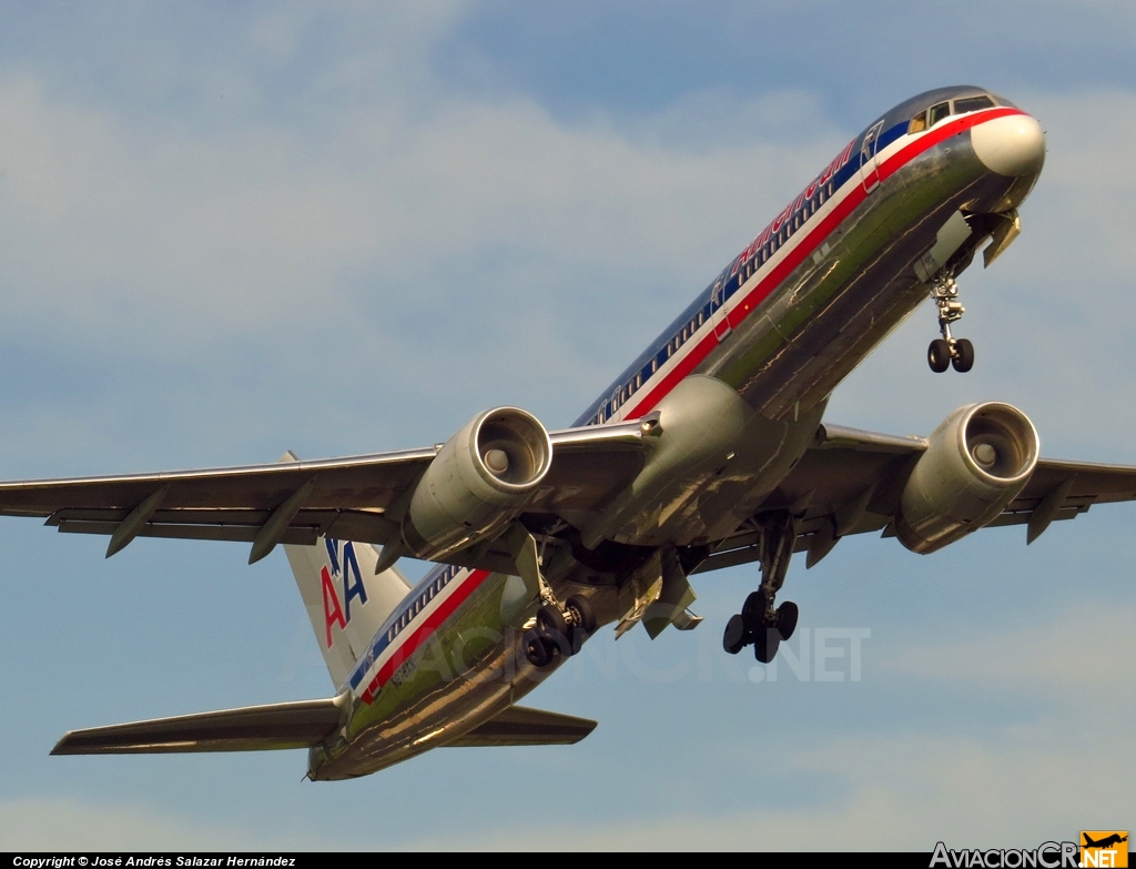 N679AN - Boeing 757-223 - American Airlines