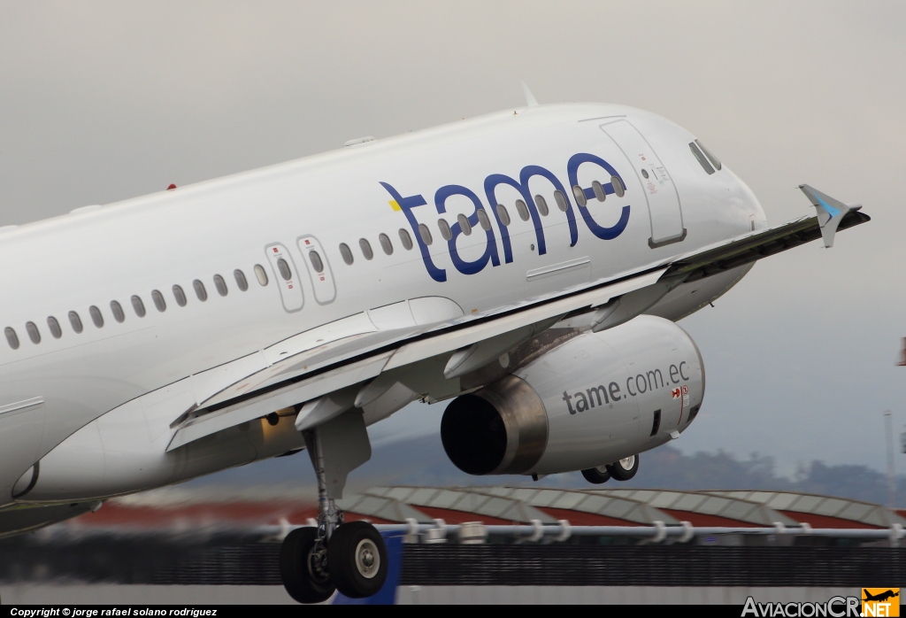 HC-CGW - Airbus A320-233 - TAME