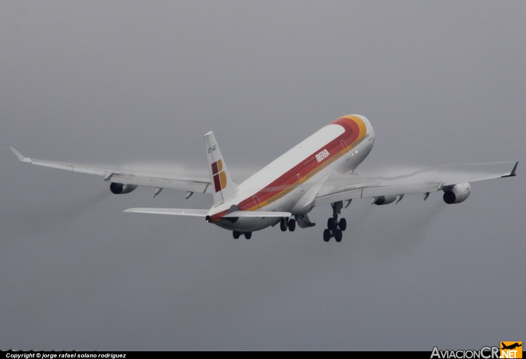 EC-GLE - Airbus A340-313 - Iberia