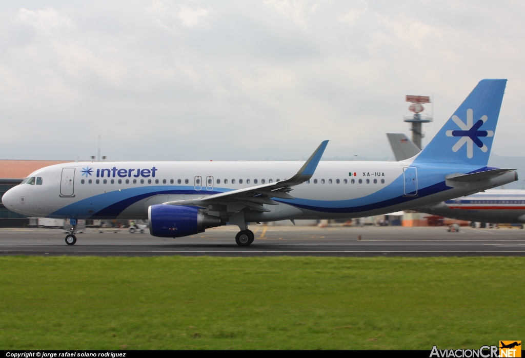 XA-IUA - Airbus A320-214 - Interjet