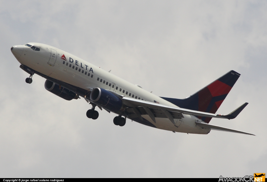 N309DE - Boeing 737-732 - Delta Airlines