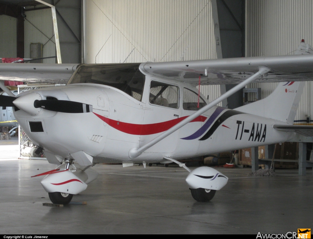 TI-AWA - Cessna 182 - Privado