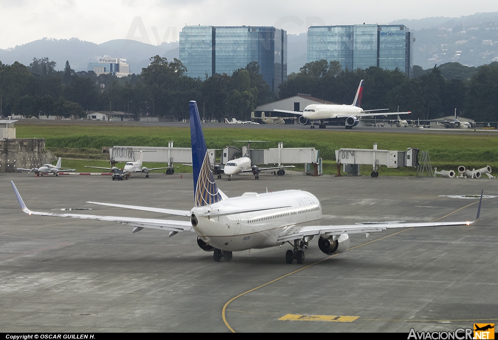 N14214 - Boeing 737-824 - United Airlines