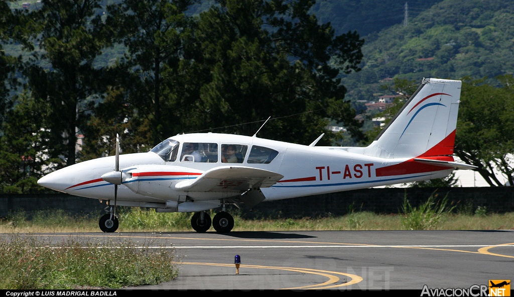 TI-AST - Piper PA-23-250 Aztec E - ATASA